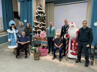 ТАМОЖЕННИКИ ДАРЯТ ТЕПЛО И ЗАБОТУ БЛАГОВЕЩЕНСКОМУ ДОМУ- ИНТЕРНАТУ